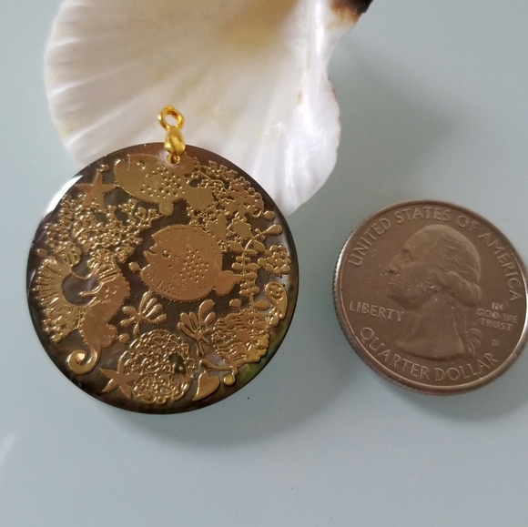 NWT *🔥 2/$20 - Carved Abalone Shell Under The Sea - Picture 2 of 5